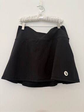 Vuori Black Circle Skirt with V Logo